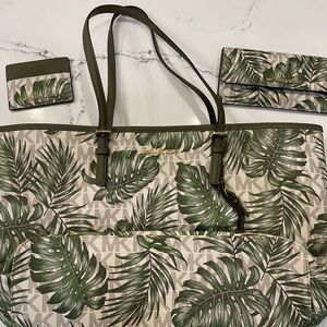 Michael Kors tote, wallet and card holder! Used twice, never again